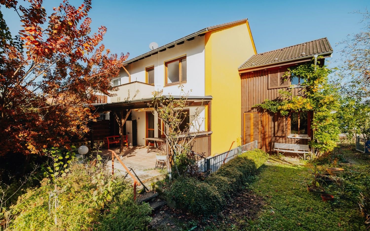 Wohnraum einer Altbauwohnung in der Wiehre